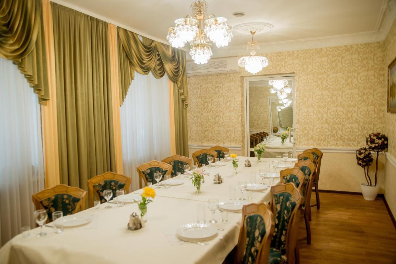 Dniprovski Zori Krementsjoek Buitenkant foto