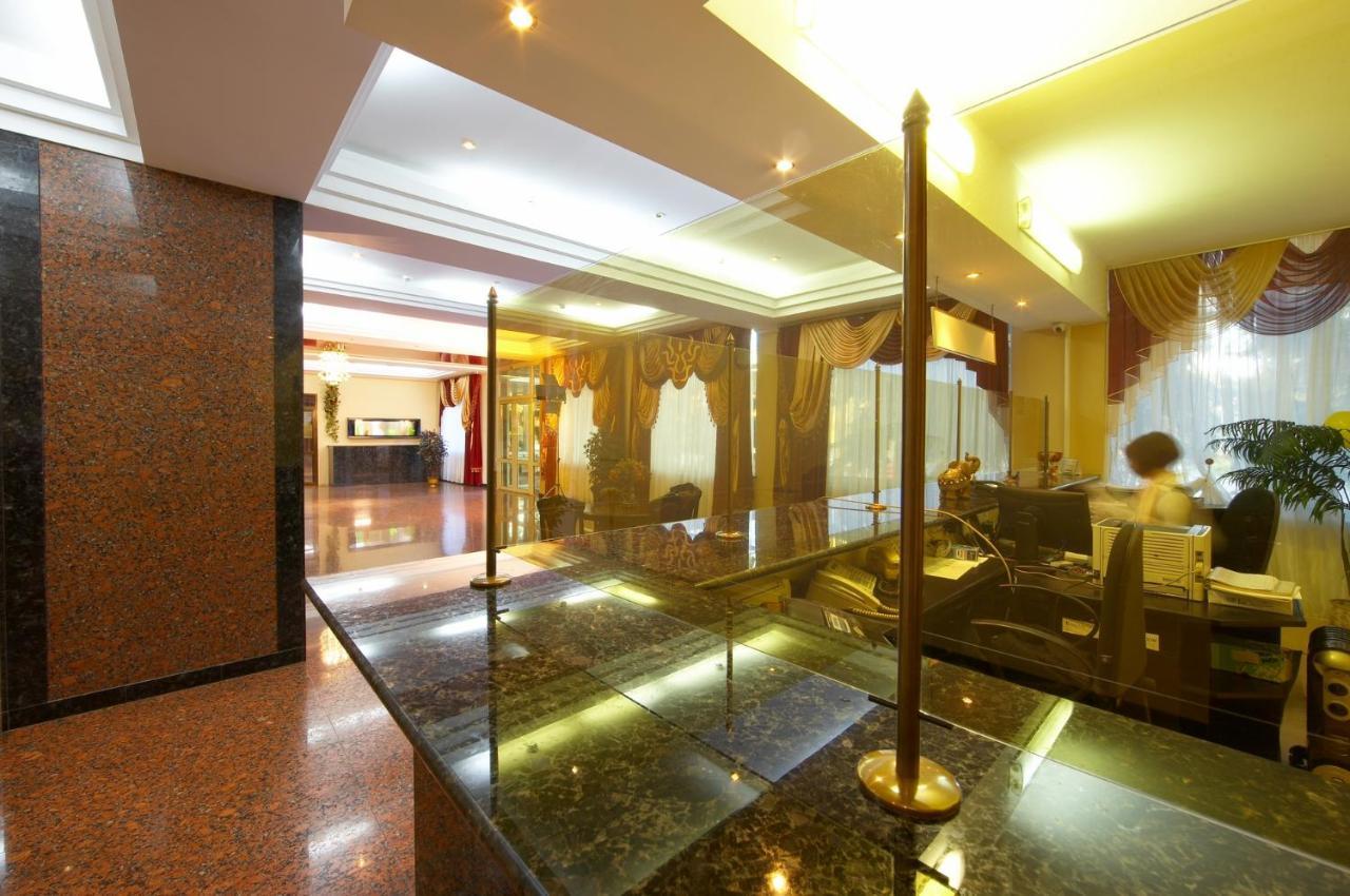 Dniprovski Zori Krementsjoek Buitenkant foto