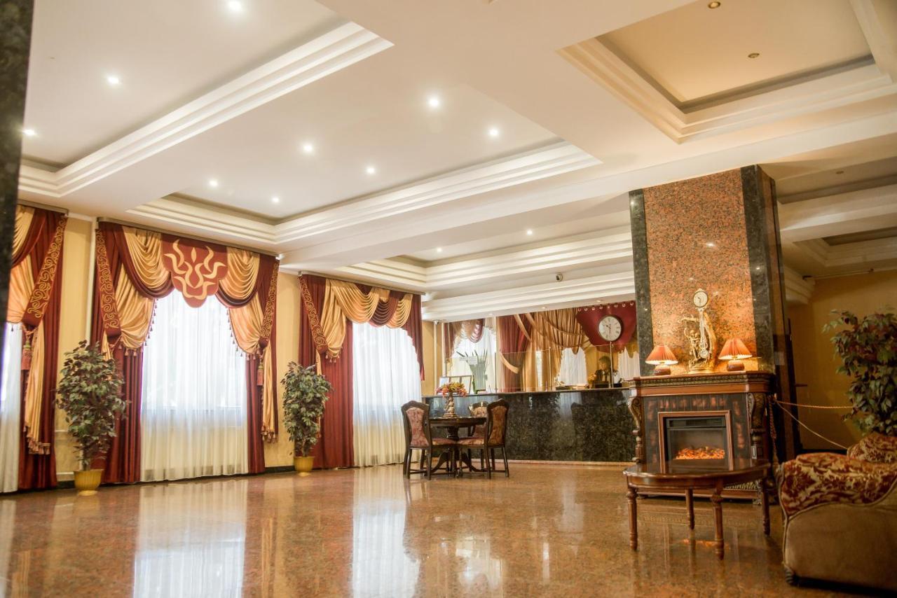 Dniprovski Zori Krementsjoek Buitenkant foto